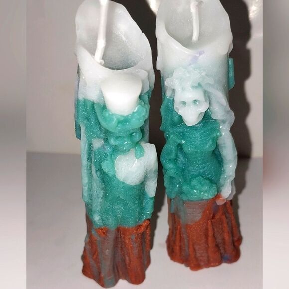 Hand crafted limited edition 2piece zombie couple from our raging skull candle - Picture 5 of 6